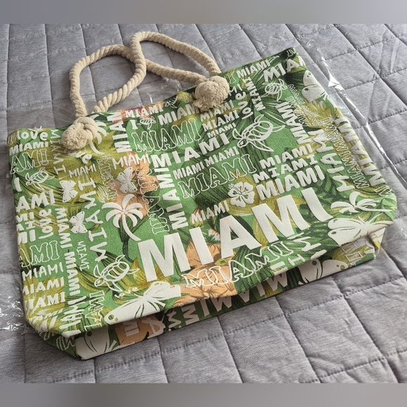 Express Handbags - 📢2/25‼️ NWT Miami Beach Tote Bag